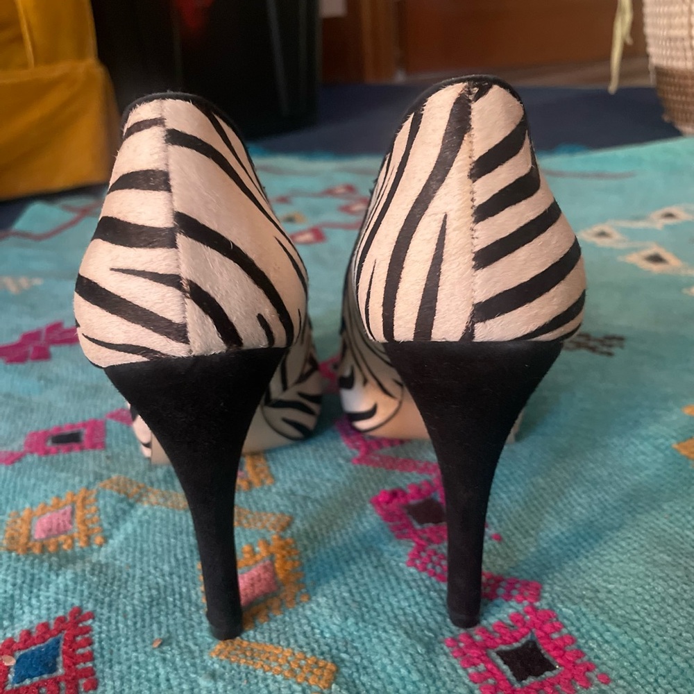 Guess Heels - image 6